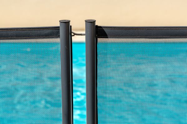 Mesh Pool Fence Installation
